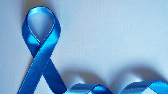 blaue Schleife als Zeichen für Prostatakrebs | © pixabay