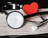 Stethoskop mit Herz und EKG | © pixabay