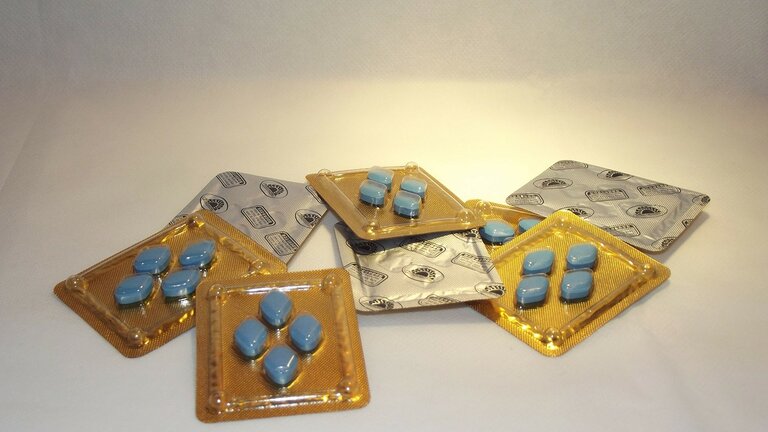 Viagra - abgepackte blaue Pillen | © pixabay
