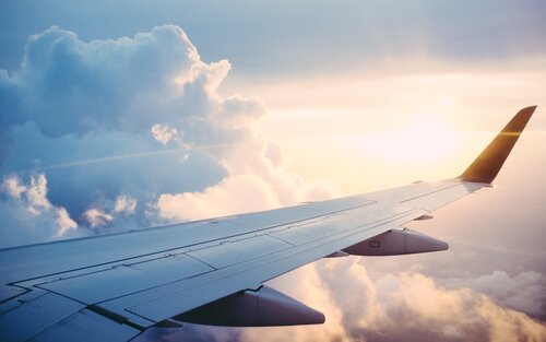 Flugzeug über den Wolken | © Ross Parmly/unsplash