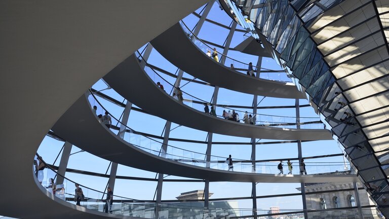 Foto von der Kuppel des Reichstagsgebäude in Berlin | © Pixabay