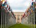 Vor einem Gebäude auf dem "United Nations, Nations unies" stehen in zwei Reihen verschiedene Nationalflaggen. | © Mathias P.R. Reding/ unsplash