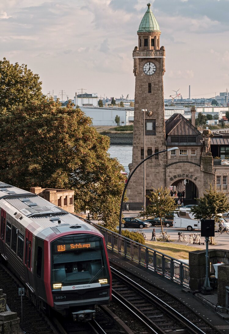 Hochbahn in Hamburg | © alexander bagno/ unsplash