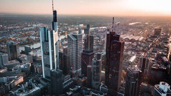 Skyline in Frankfurt | © jan-philipp-thiele/ unsplash