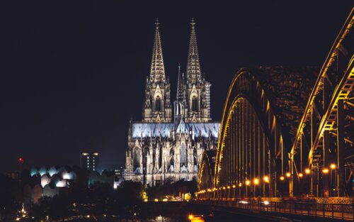 Kölner Dom bei Nacht | © lucas-carl/unsplash