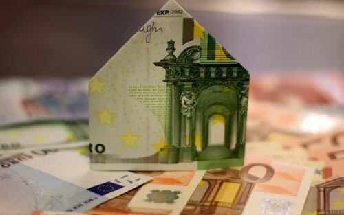 Ein Haus, das aus einem Geldschein gefaltet ist. | © pixabay