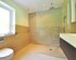 Badezimmer mit ebenerdiger Duschzelle und Glaswand | © pixabay