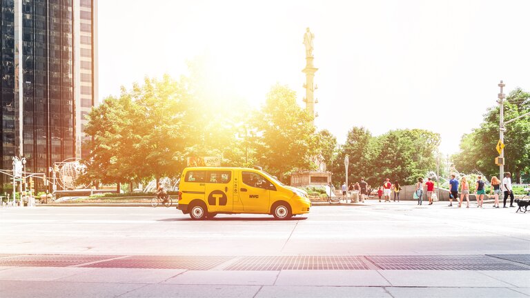 Ein großes Taxi | © Foto: Nicole Campana/unsplash