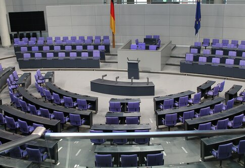 Bundestag von innen mit Blick auf den Rednerpult | © pixabay.com