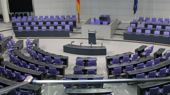 Bundestag von innen mit Blick auf den Rednerpult | © pixabay.com