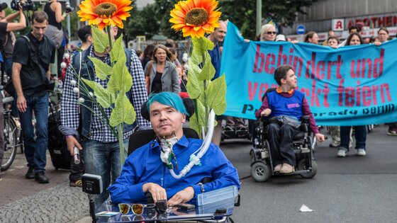 Disability Pride – Warum Menschen weltweit ihre Behinderung zelebrieren | © Gesellschaftsbilder.de